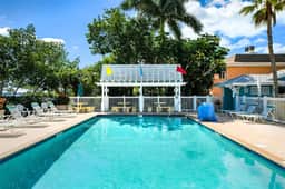 TRADEWINDS COTTAGE #16 - Image 3